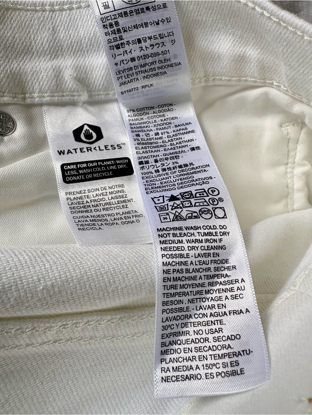 Levi’s Women’s White Bermuda Shorts 26W Mid Rise Stretch Denim Summer Casual - Picture 9 of 12